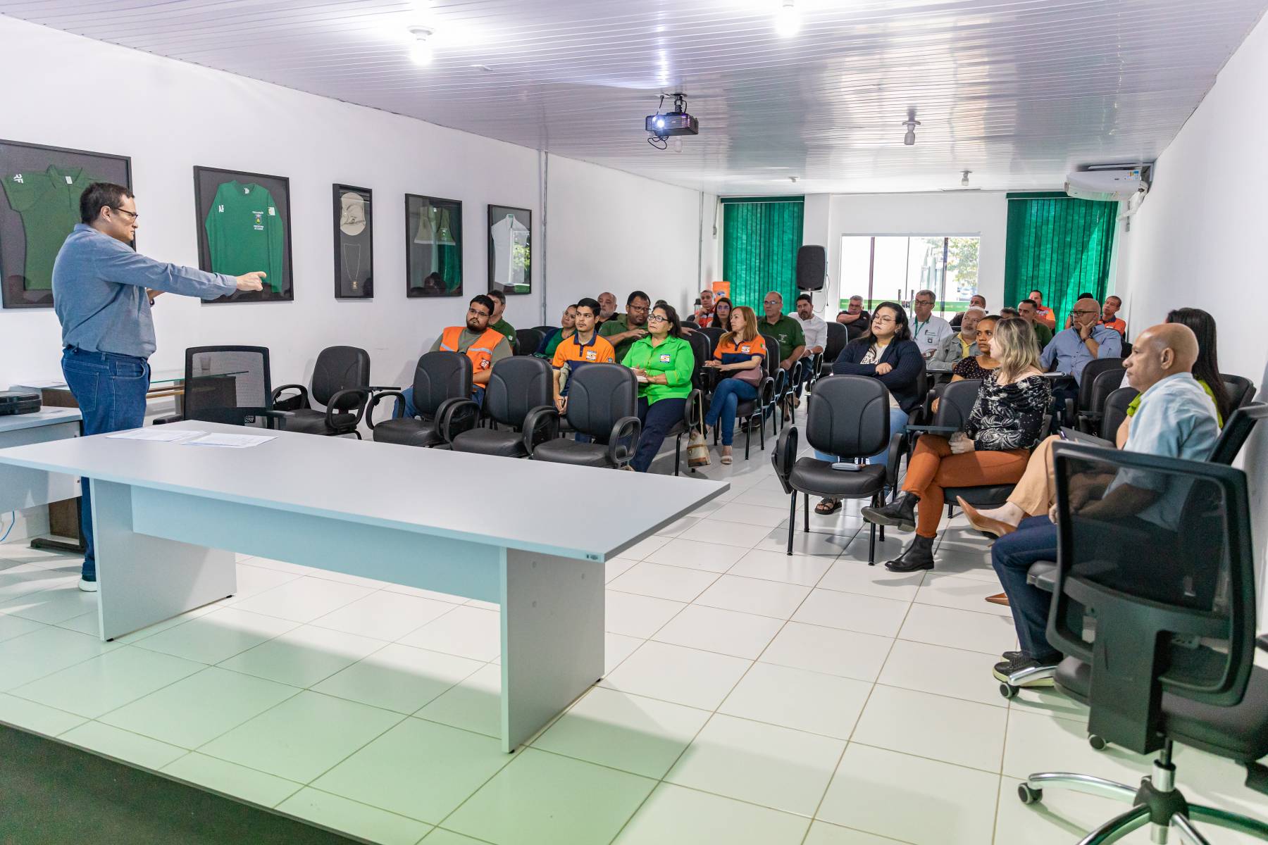 Cuiab intensifica combate s queimadas com capacitao tcnica para fiscais.