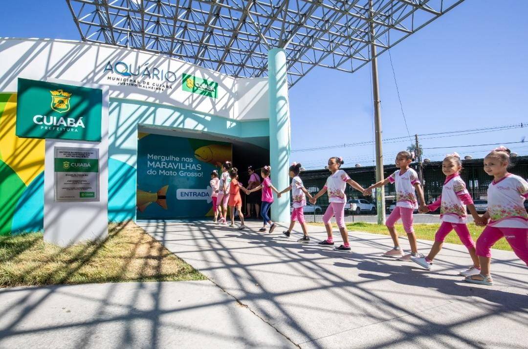 Mais de 200 Simininas do Carumb e Primeiro de Maro visitaram Aqurio Municipal.
