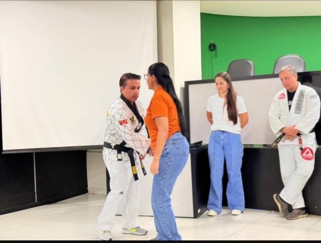 Cmara de Cuiab promove curso de defesa pessoal para mulheres em aluso ao Agosto Lils.