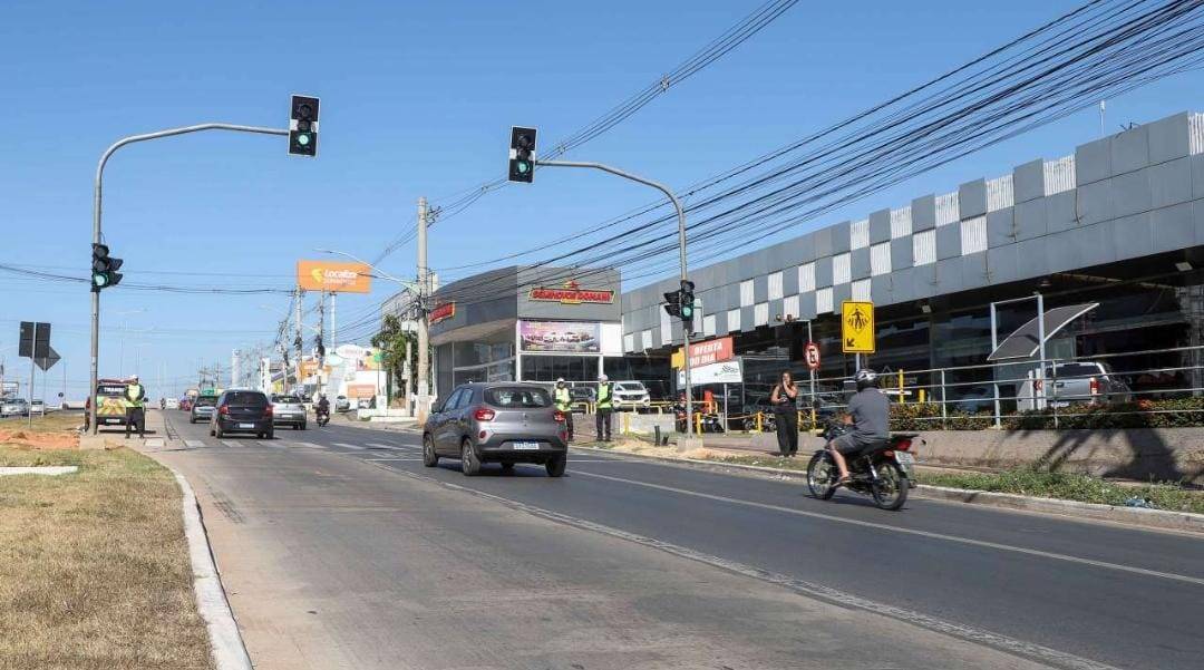 Novo semforo na Avenida da FEB deve entrar em funcionamento em breve.