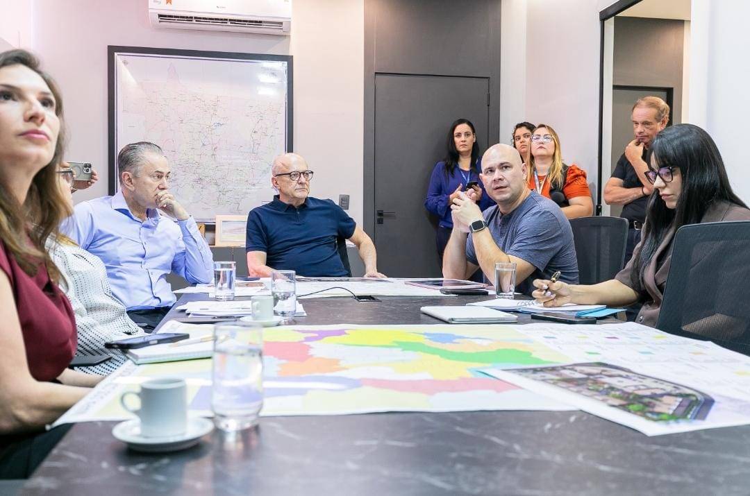 Prefeito apresenta projeto do Instituto de Longa Permanncia para Idosos ao Estado e TJMT.