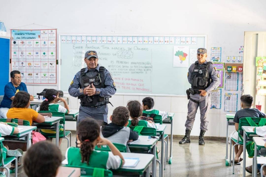 Parceria da Prefeitura de Cuiab com a PM refora segurana nas escolas.