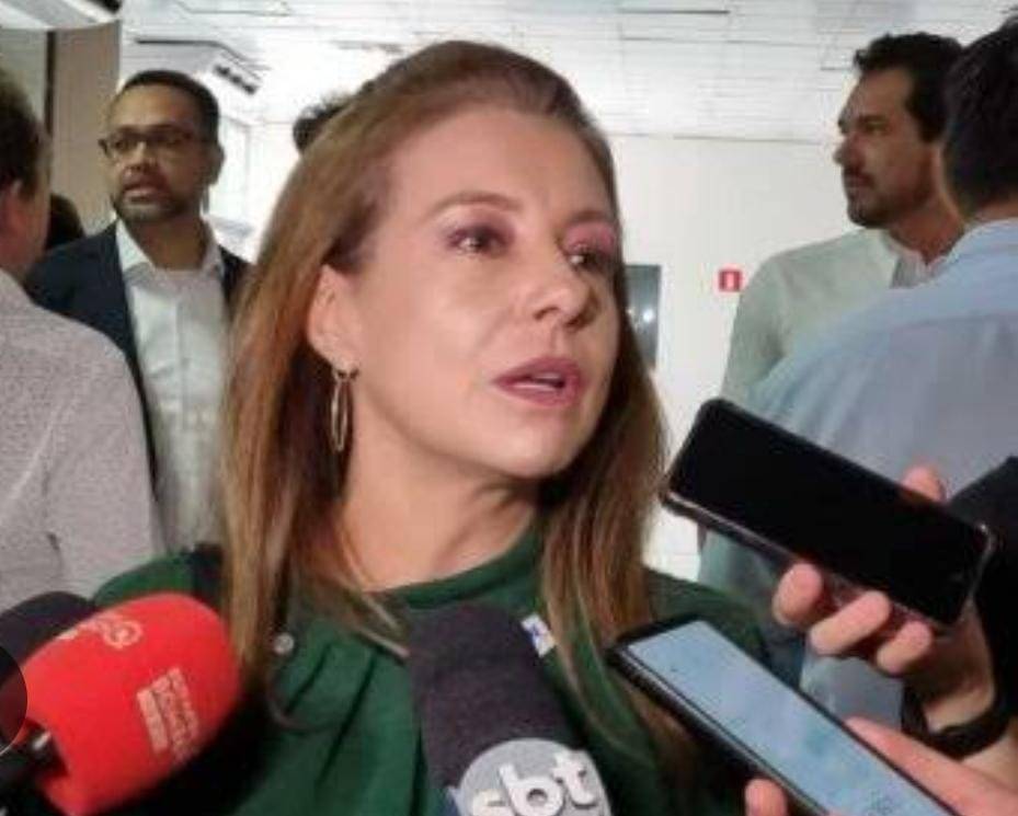 A prefeita de Vrzea Grande, Flvia Moretti, sancionou duas leis que garantem mais de 13 milhes de reais