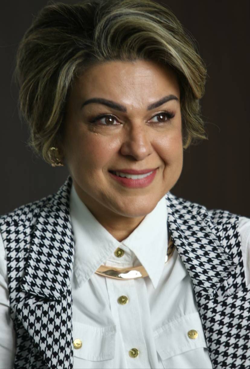 Tatiane Castro Salim: Uma Jornada de Dedicao ao Direito e  Comunicao