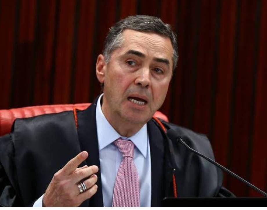 Barroso admite impacto de sanes dos EUA e diz que STF pode reagir aps julgamento do 8 de Janeiro.