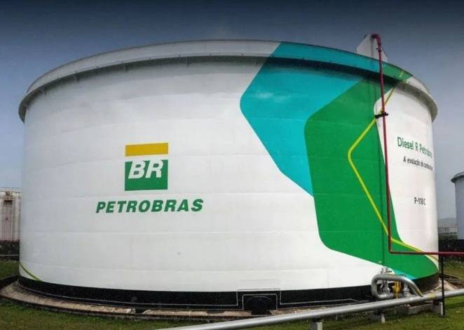 Petrobras anuncia nova reduo no preo da gasolina para distribuidoras  