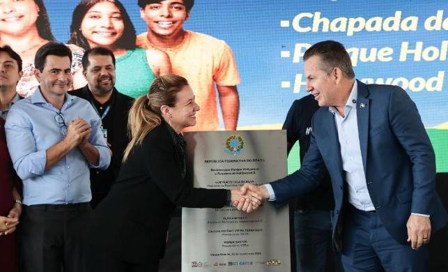 Chaves da Dignidade: MT entrega 1.055 moradias em dia histrico para famlias cuiabanas e vrzea-grandenses