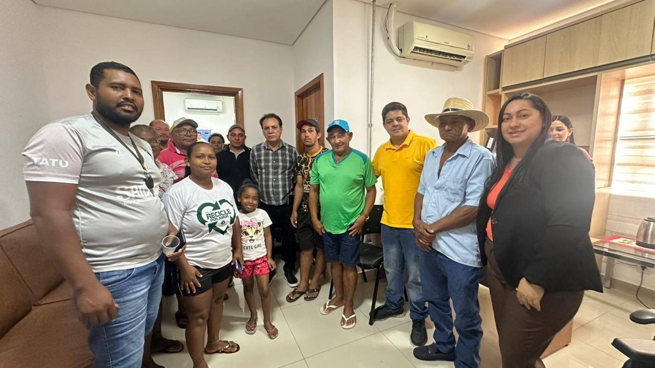 Moradores do bairro So Simo pedem apoio da Cmara de Vrzea Grande para regularizao de campo de futebol