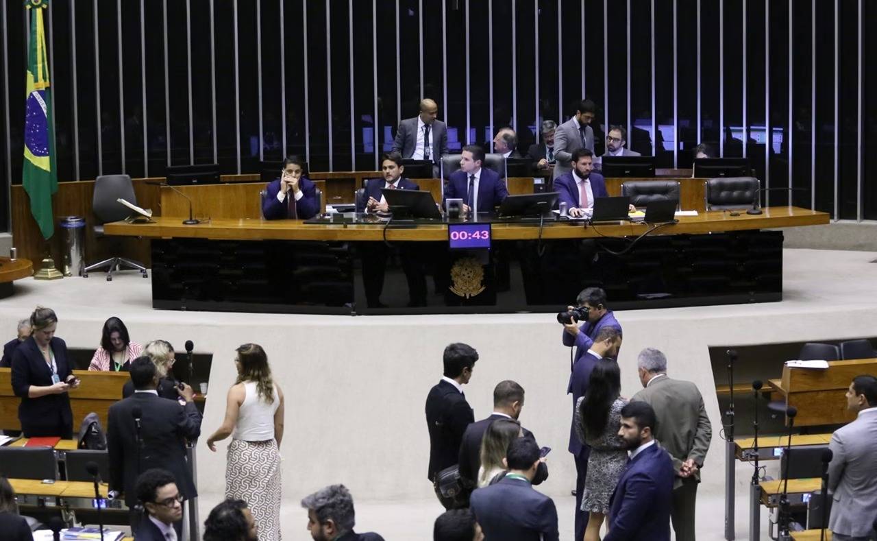Projeto Antifaco Avana no Congresso e Segue para Relatoria de Alessandro Vieira no Senado