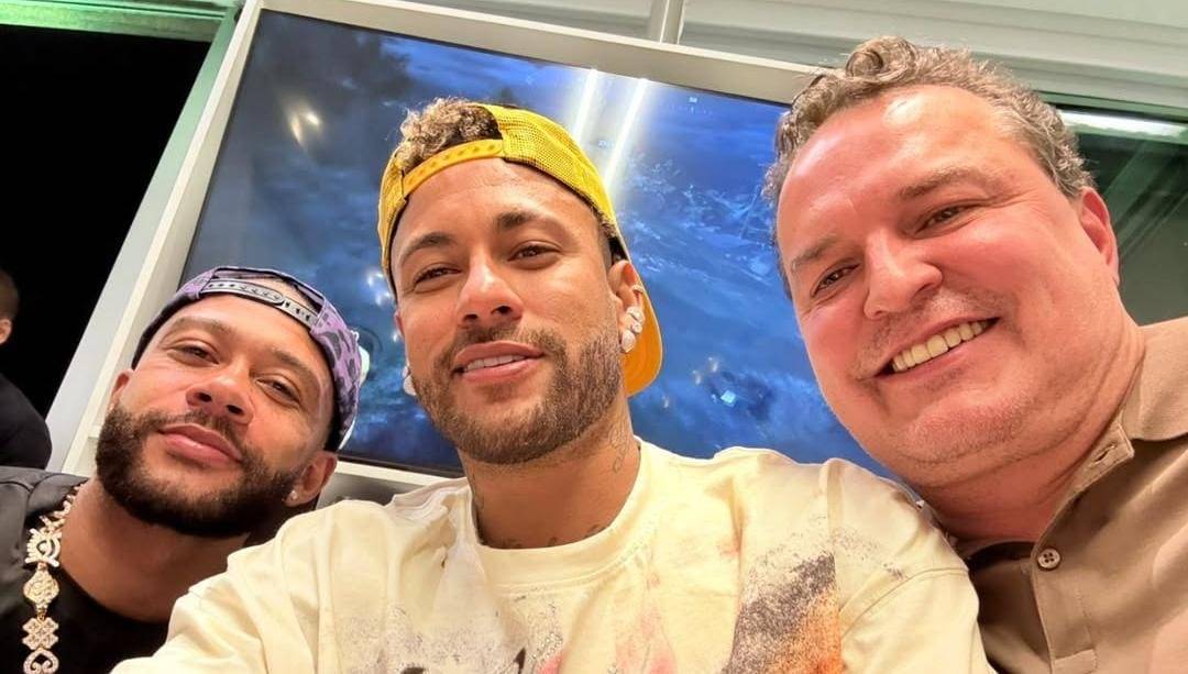 Max Russi reencontra Neymar e Depay em So Paulo e cita parceria de sempre.