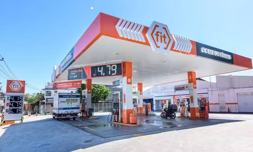 Megaoperao Poo de Lobato mira Grupo Refit por fraude bilionria em combustveis; prejuzo mensal de R$ 350 mihes.