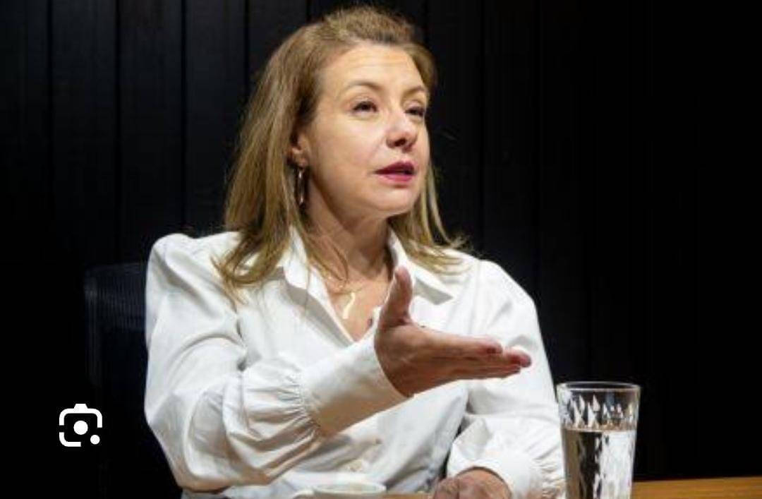 Moretti acusa Cmara de perseguio poltica e nega envolvimento em slogan de uniformes escolares.