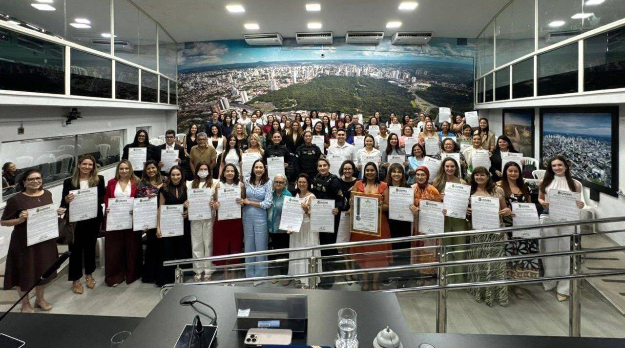 Maysa Leo realiza Sesso Solene em homenagem  Rede de Enfrentamento  Violncia contra Crianas e Mulheres