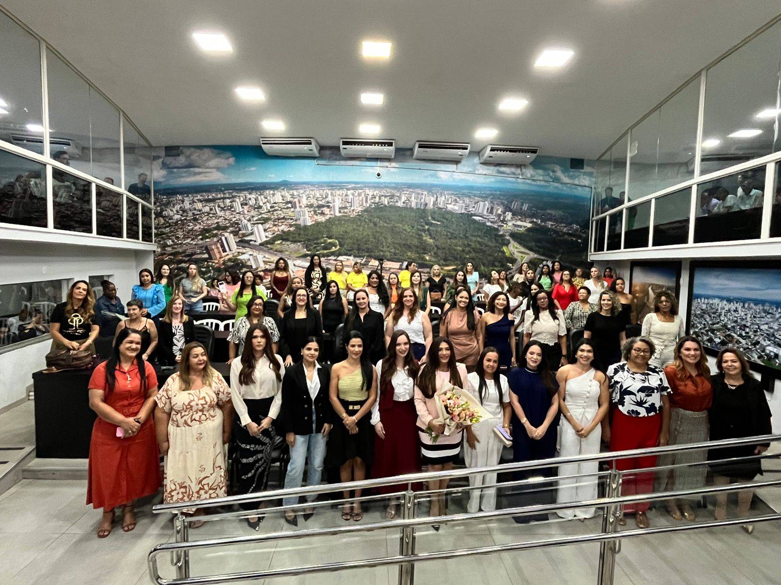 Dra. Mara celebra protagonismo feminino e homenageia 70 empreendedoras da Grande Cuiab.