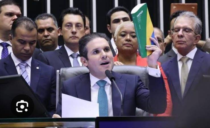 Cmara aprova projeto que reduz penas por atos antidemocrticos e pode beneficiar Bolsonaro