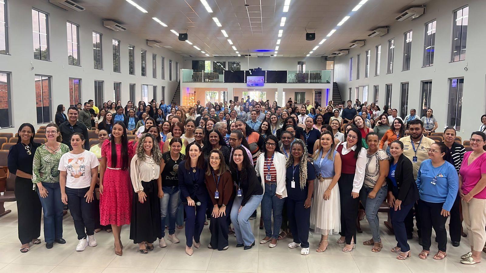 Maysa Leo ministra palestra Quebrando o Silncio para mais de 200 pessoas em gua Boa fechando os 21 Dias de Ativismo