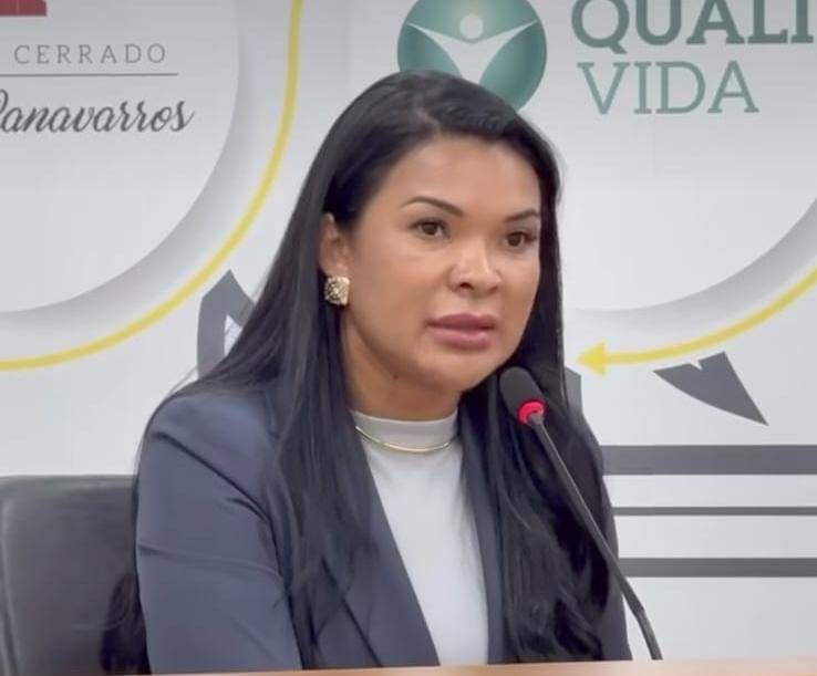 Ex-secretria Elisangela Frana pode responder criminalmente por recebimentos indevidos em Querncia.