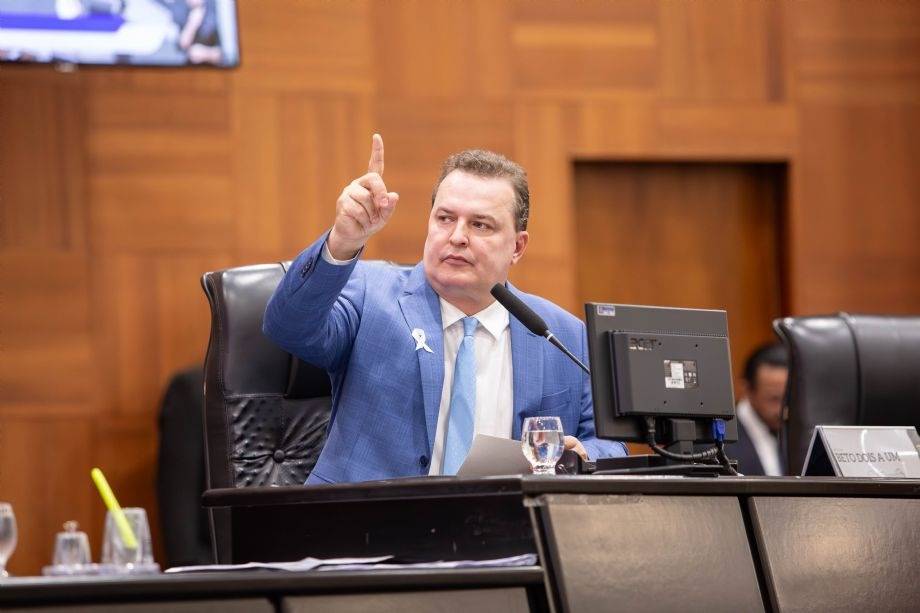 Max Russi trava vota��o da LOA 2026 e condiciona aprova��o ao pagamento de emendas atrasadas