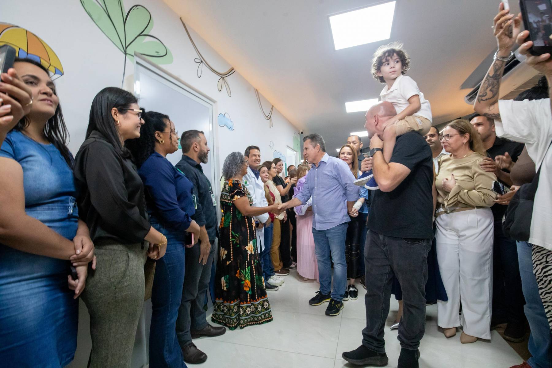Ao lado do governador, Abilio inaugura centro m�dico 100% pedi�trico