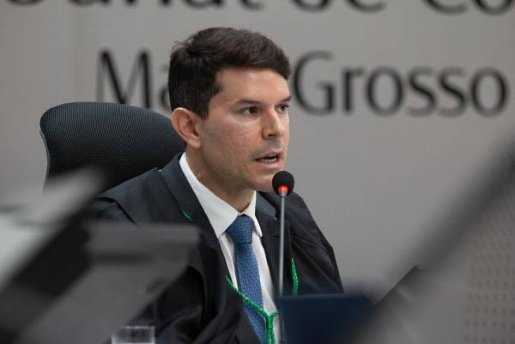 Alisson Alencar toma posse como novo conselheiro do TCE-MT em processo rel�mpago de 24 horas