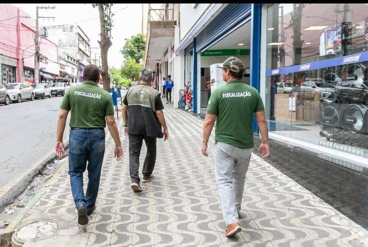 Prefeitura refor�a orienta��o contra ocupa��o irregular de cal�adas no Centro de Cuiab�