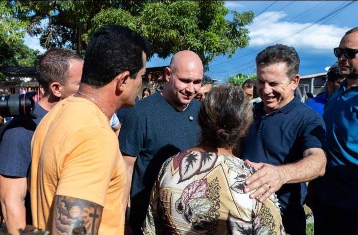 Governador e prefeito reforçam parceria na entrega de asfalto em quatro bairros de Cuiabá