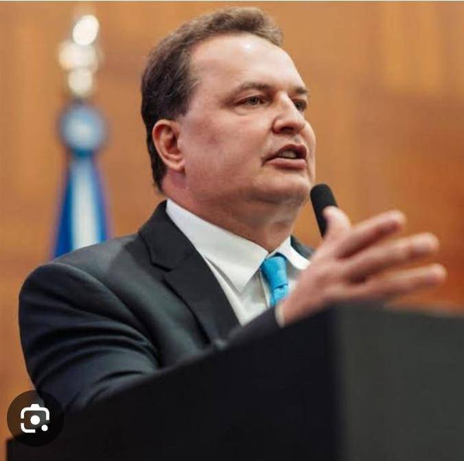 Max Russi prega uni�o partid�ria e evita confirmar pr�-candidatura ao Governo