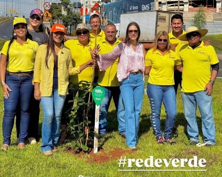 Deputada Janaina Riva destaca import�ncia do projeto Rede Verde da vereadora Dra. Mara durante a��o de plantio