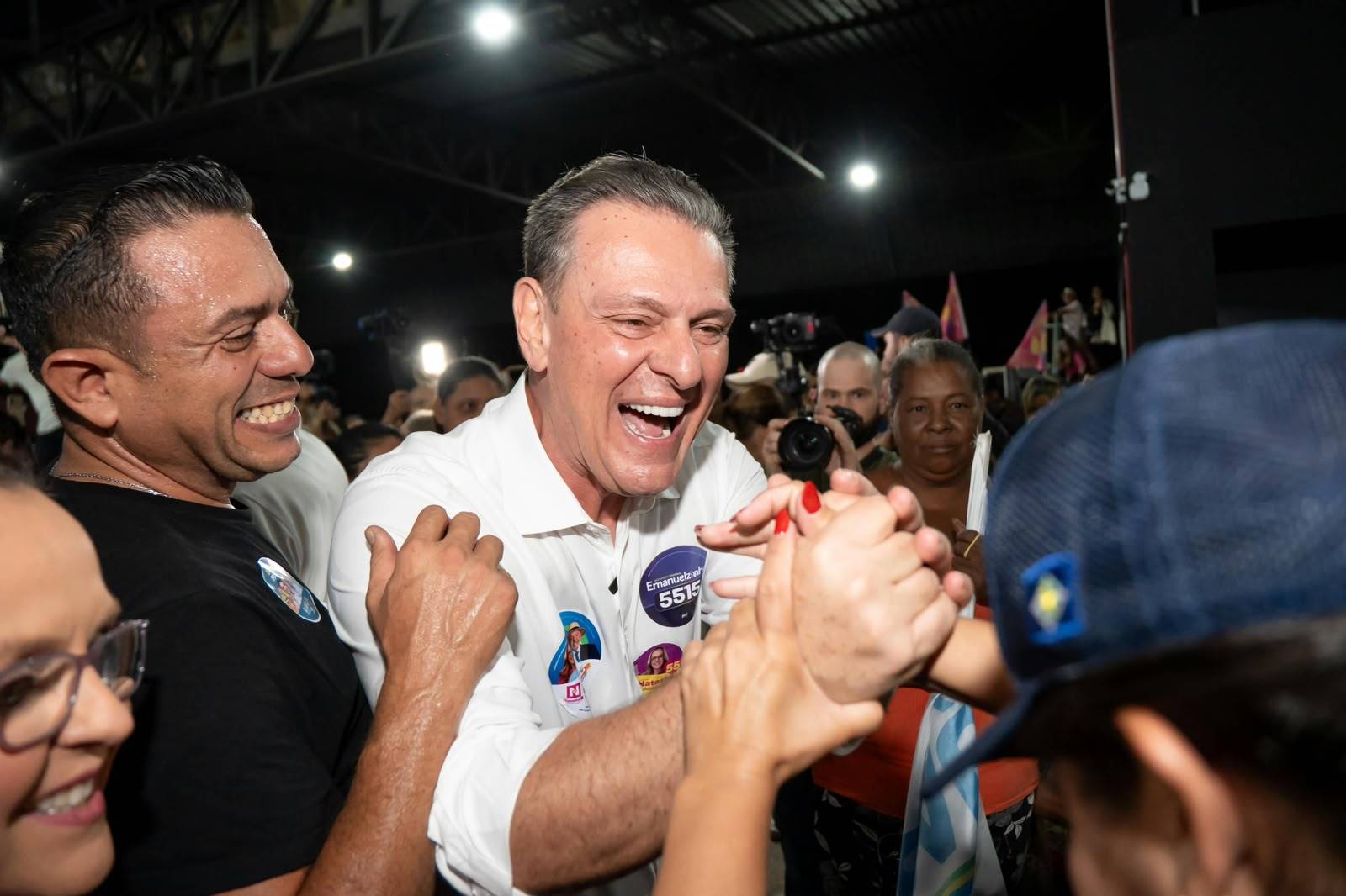 Com apoio de 15 vereadores, F�varo re�ne 3 mil pessoas em V�rzea Grande
