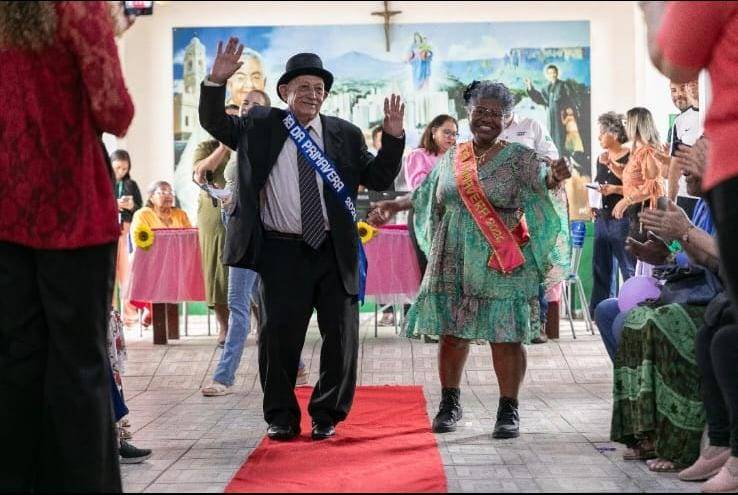 Alegria sem Idade: Baile Celebra 26 Anos do CCI Padre Firmo e Coroa Realeza da Primavera