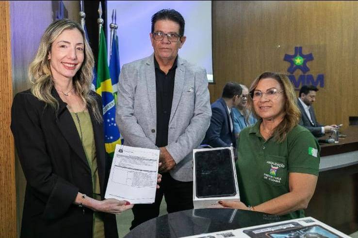 Prefeitura entrega tablets e amplia digitaliza��o da fiscaliza��o em Cuiab�