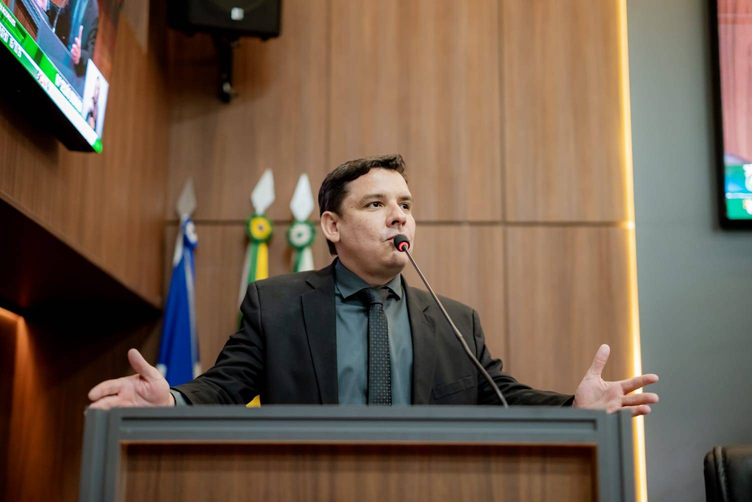 Alex Rodrigues cobra presen�a do secret�rio de Obras e planejamento para o per�odo chuvoso em Cuiab�