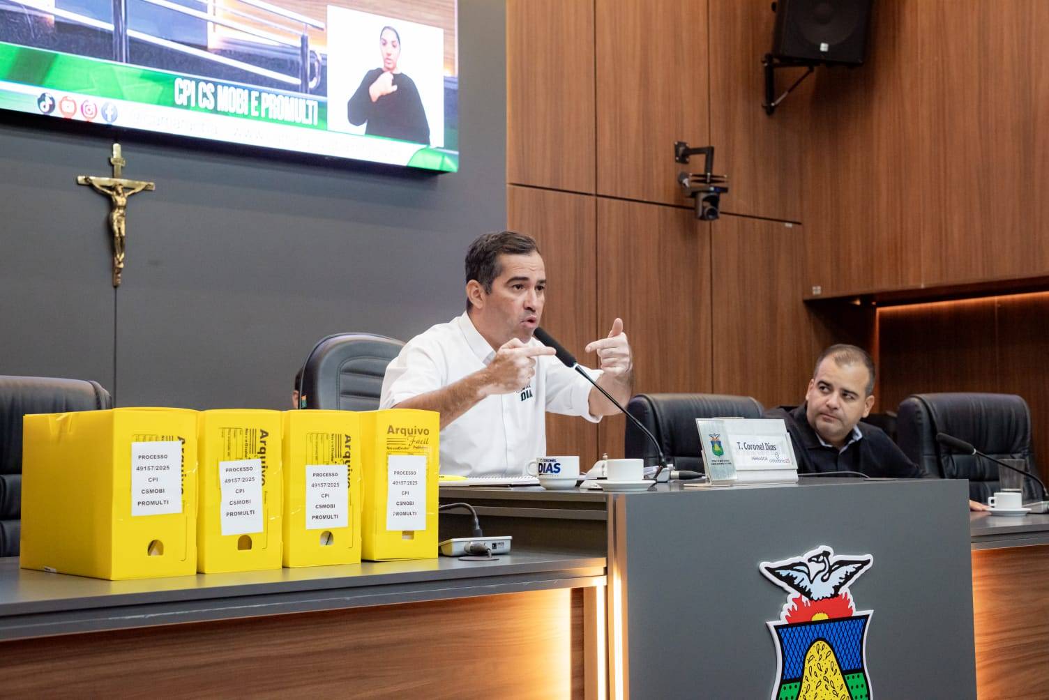 CPI aponta 40 irregularidades em contrato e questiona aumento de R$ 148 milh�es