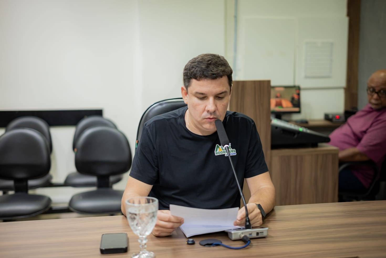 Alex Rodrigues quer cadastro de obras paralisadas e cobra transpar�ncia em Cuiab�