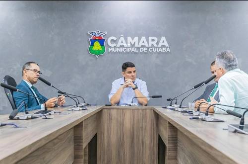 NA CÂMARA DE VEREADORES.