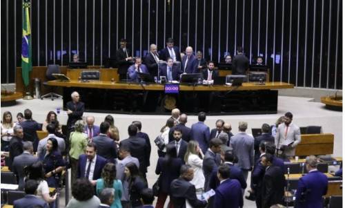 Câmara Deve Votar Hoje Lei que Reforça Proteção de Crianças e Adolescentes no Ambiente Digital.