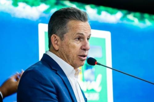 Governador Mauro Mendes sofre fraturas em queda durante vistoria e está na UTI sob observação.