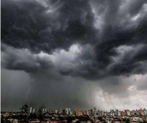 Inmet emite alerta de instabilidade para Cuiabá; público do show do Guns N Roses deve redobrar atenção