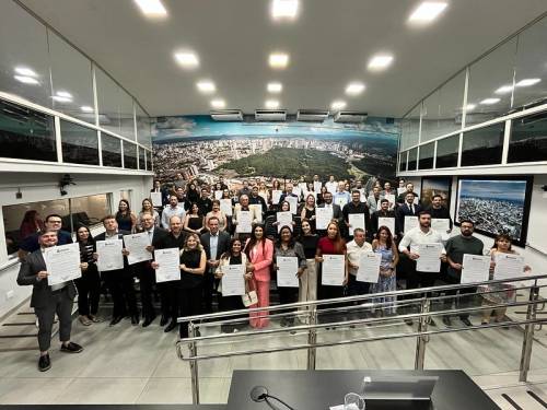 Dra. Mara realiza sessão solene em alusão ao dia do corretor de imóveis.