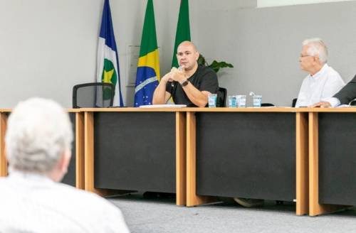 Pedido de vista adia encaminhamento dos projetos de lei para Câmara Municipal