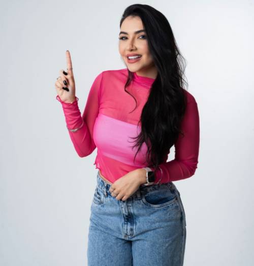 Carol Rost se consolida como destaque feminino do pagode em Mato Grosso.