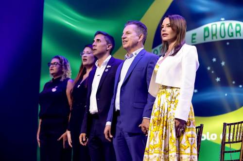 Saímos das salas de lata para escolas estruturadas, diz Virginia Mendes durante posse de professores