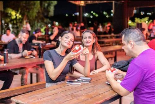 Avenida do Parque das Águas é transformada em fast food com mais de 150 expositores e Festival do Baguncinha