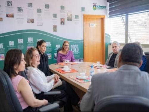 Presidente Paula Calil concede título de cidadão cuiabano e destaca sentimento de pertencimento à capital  