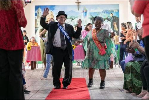Alegria sem Idade: Baile Celebra 26 Anos do CCI Padre Firmo e Coroa Realeza da Primavera