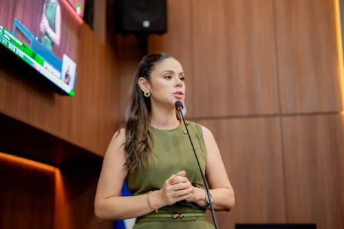 Michelly Alencar cobra mais escolas em tempo integral para proteger crianças em Cuiabá